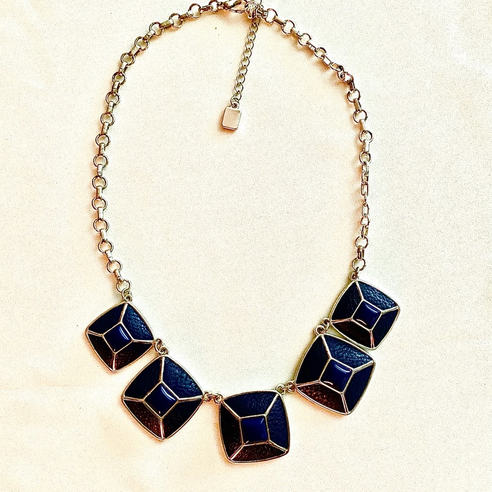 NWOT NECKLACE